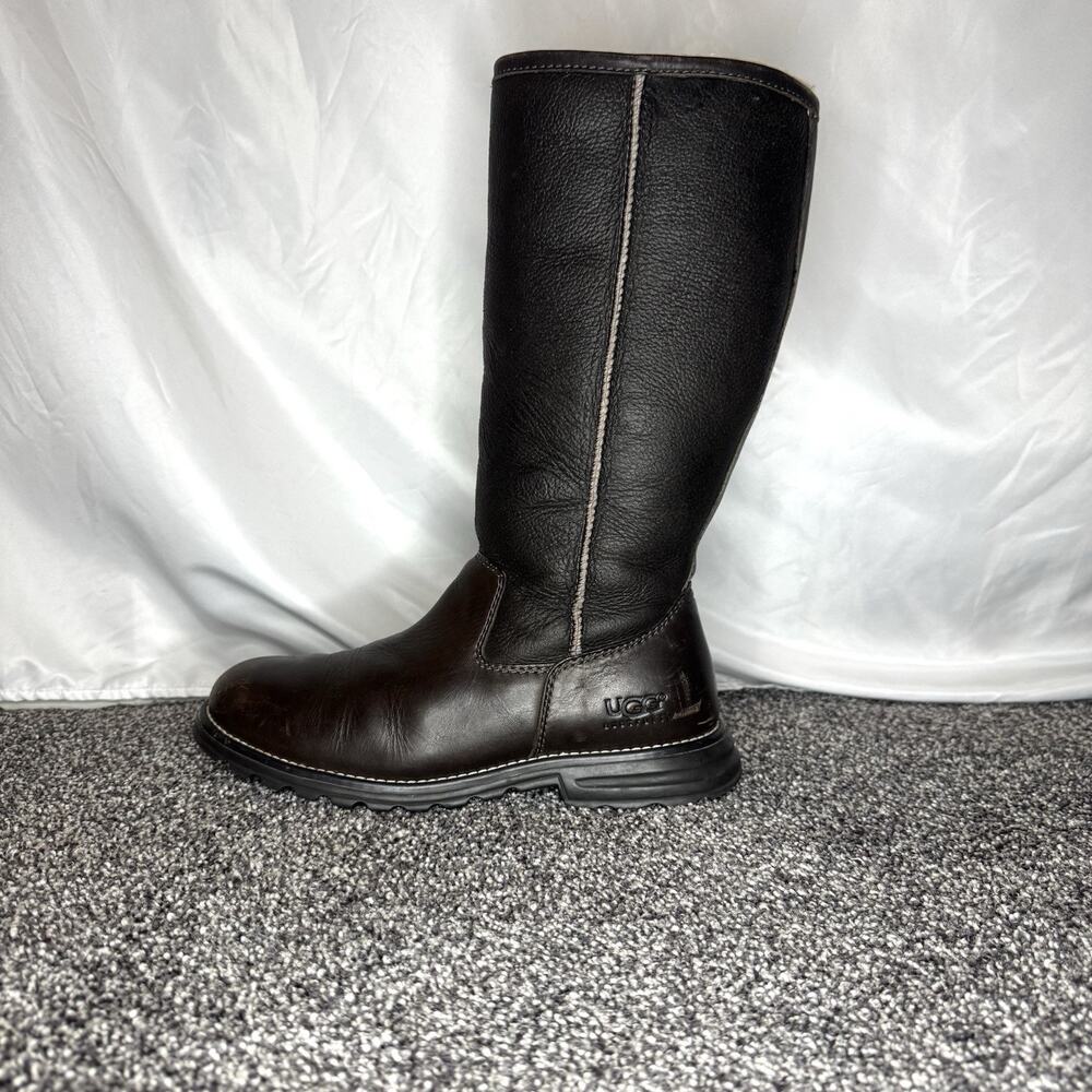 Ugg Brooks Tall Boots Womens 8 B Brown Leather Shearling Lined Winter 5490